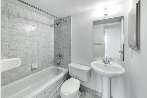 Photo 17 at 611 - 5 Weldrick Road W, North Richvale, Richmond Hill