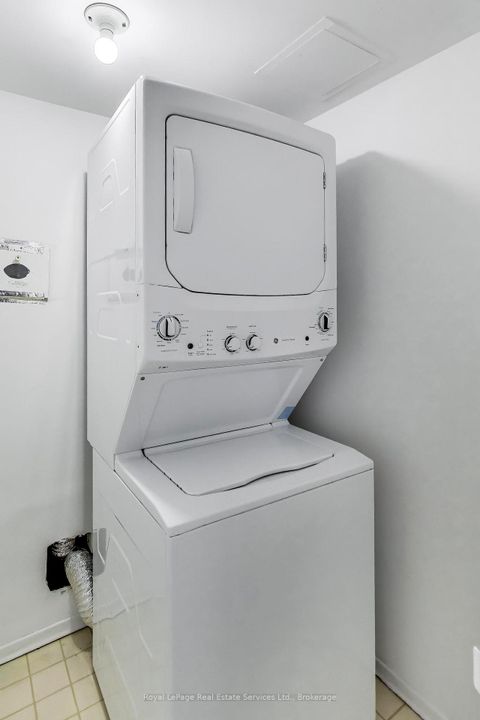 Photo 18 at 611 - 5 Weldrick Road W, North Richvale, Richmond Hill