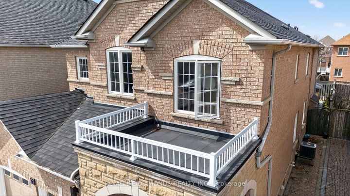 Photo 4 at 62 DON MINAKER Drive, Bram East, Brampton