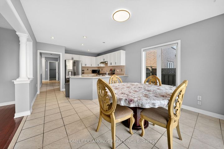 Photo 10 at 62 DON MINAKER Drive, Bram East, Brampton