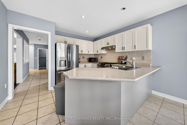 Photo 11 at 62 DON MINAKER Drive, Bram East, Brampton