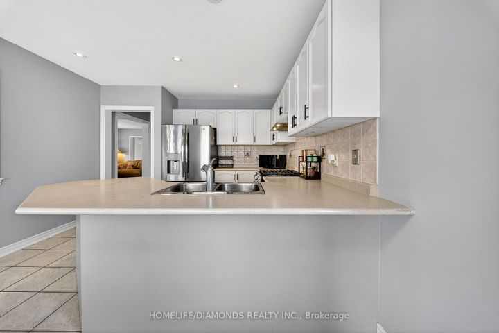 Photo 12 at 62 DON MINAKER Drive, Bram East, Brampton