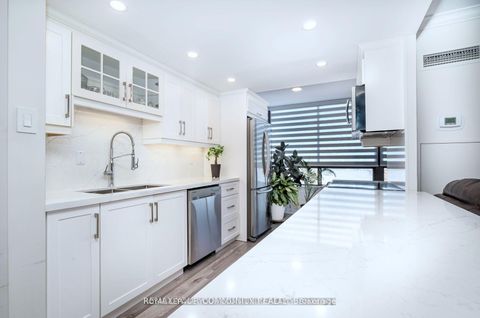 Photo 1 at 1601 - 7601 Bathurst Street, Yorkhill, Vaughan