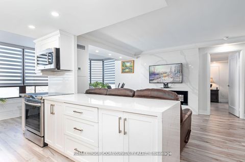 Photo 2 at 1601 - 7601 Bathurst Street, Yorkhill, Vaughan