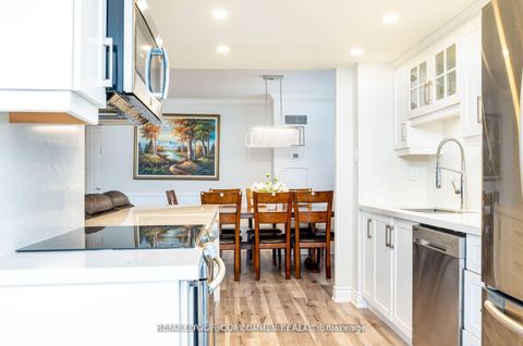 Photo 4 at 1601 - 7601 Bathurst Street, Yorkhill, Vaughan