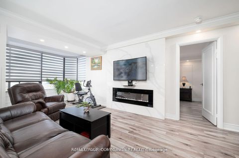 Photo 8 at 1601 - 7601 Bathurst Street, Yorkhill, Vaughan