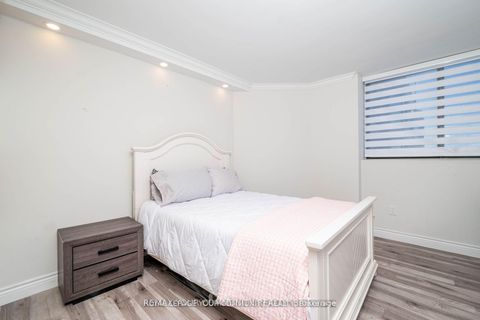 Photo 14 at 1601 - 7601 Bathurst Street, Yorkhill, Vaughan