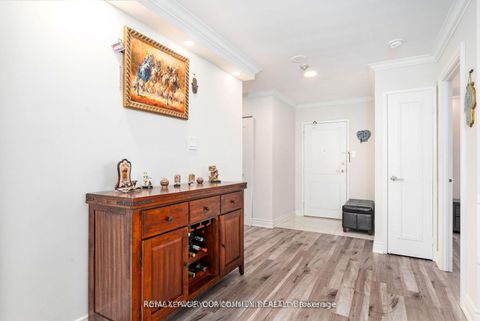 Photo 17 at 1601 - 7601 Bathurst Street, Yorkhill, Vaughan