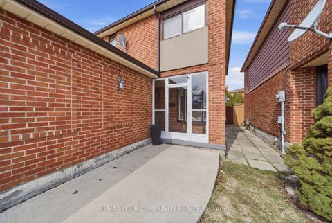 Photo 2 at 130 Andrea Lane, East Woodbridge, Vaughan