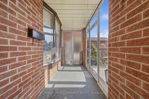 Photo 3 at 130 Andrea Lane, East Woodbridge, Vaughan