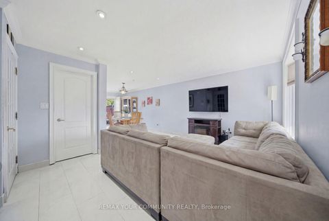 Photo 7 at 130 Andrea Lane, East Woodbridge, Vaughan