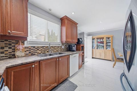 Photo 21 at 130 Andrea Lane, East Woodbridge, Vaughan