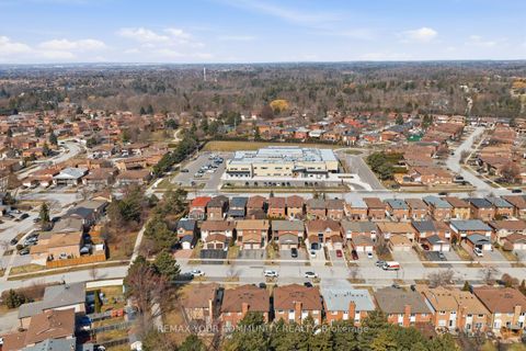 Photo 40 at 130 Andrea Lane, East Woodbridge, Vaughan