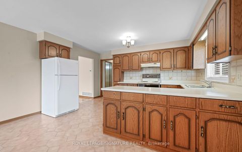 Photo 15 at 5 Acacia Avenue, Pelmo Park W5, Toronto