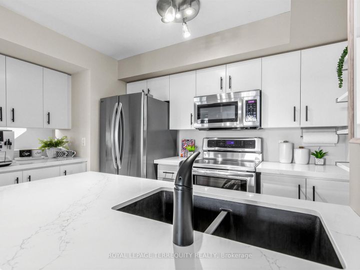 Photo 9 at 301 - 60 Joe Shuster Way, South Parkdale, Toronto