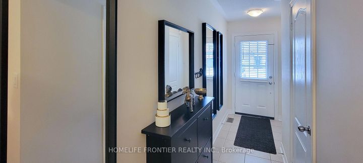 Photo 2 at 43 Sundragon Trail, Bradford, Bradford West Gwillimbury