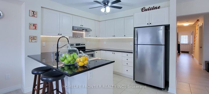 Photo 7 at 43 Sundragon Trail, Bradford, Bradford West Gwillimbury