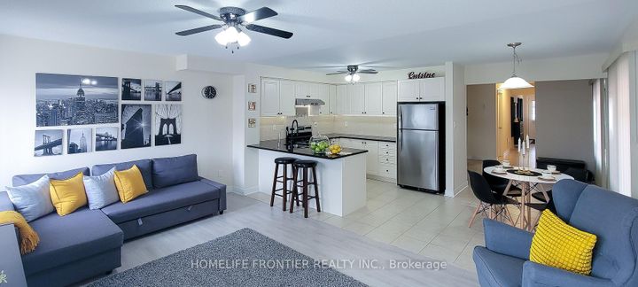 Photo 9 at 43 Sundragon Trail, Bradford, Bradford West Gwillimbury