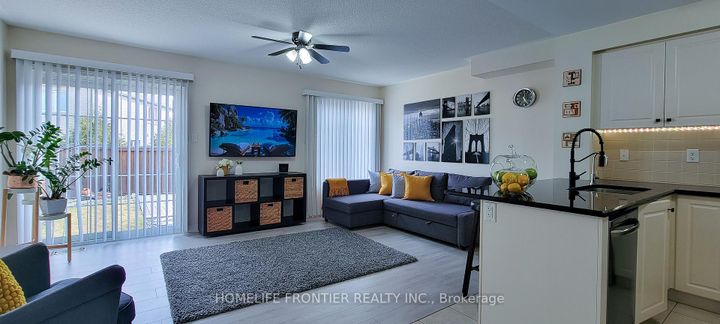 Photo 10 at 43 Sundragon Trail, Bradford, Bradford West Gwillimbury