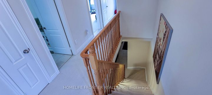 Photo 15 at 43 Sundragon Trail, Bradford, Bradford West Gwillimbury