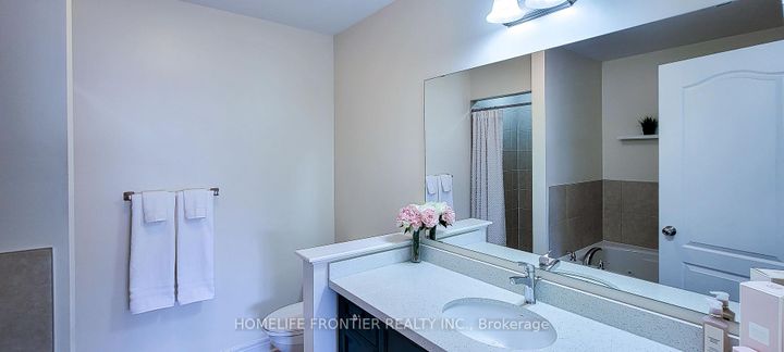 Photo 22 at 43 Sundragon Trail, Bradford, Bradford West Gwillimbury