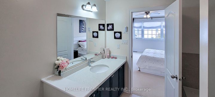 Photo 24 at 43 Sundragon Trail, Bradford, Bradford West Gwillimbury