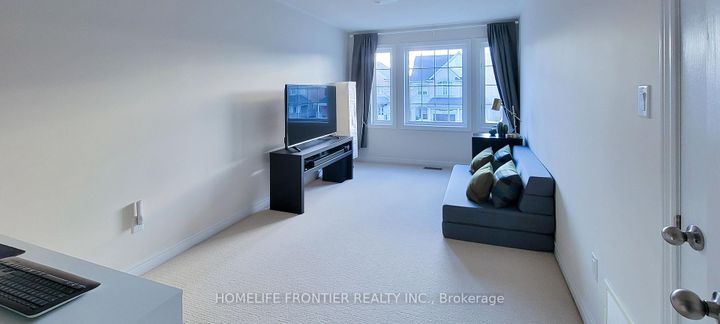 Photo 25 at 43 Sundragon Trail, Bradford, Bradford West Gwillimbury