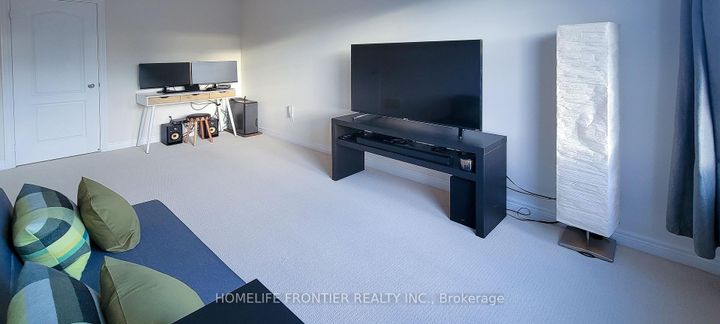 Photo 26 at 43 Sundragon Trail, Bradford, Bradford West Gwillimbury