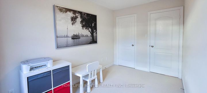 Photo 29 at 43 Sundragon Trail, Bradford, Bradford West Gwillimbury