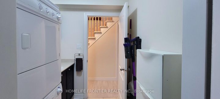 Photo 33 at 43 Sundragon Trail, Bradford, Bradford West Gwillimbury