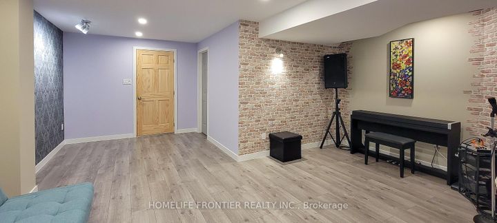 Photo 37 at 43 Sundragon Trail, Bradford, Bradford West Gwillimbury