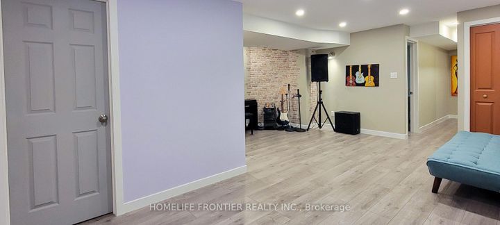 Photo 39 at 43 Sundragon Trail, Bradford, Bradford West Gwillimbury