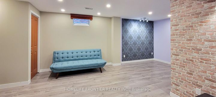 Photo 40 at 43 Sundragon Trail, Bradford, Bradford West Gwillimbury