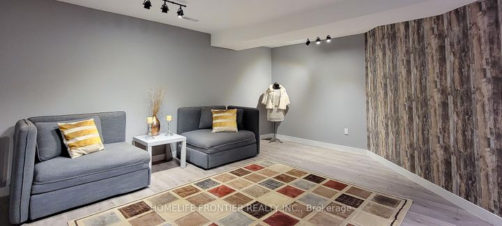 Photo 41 at 43 Sundragon Trail, Bradford, Bradford West Gwillimbury