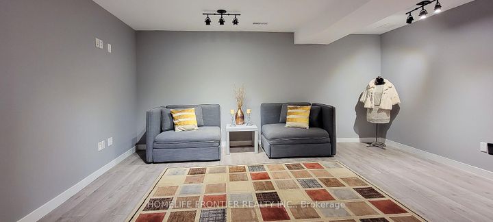 Photo 42 at 43 Sundragon Trail, Bradford, Bradford West Gwillimbury