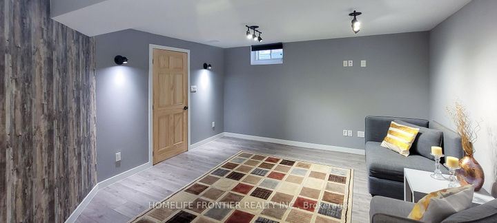 Photo 44 at 43 Sundragon Trail, Bradford, Bradford West Gwillimbury