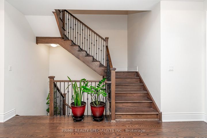 Photo 22 at 21 MIDMORNING Road, Northwest Brampton, Brampton