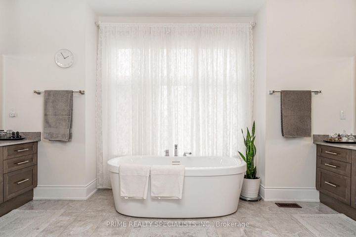 Photo 28 at 21 MIDMORNING Road, Northwest Brampton, Brampton