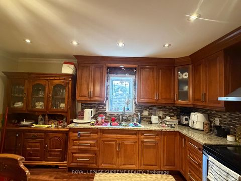 Photo 2 at 529 Rogers Road S, Eglinton West, Toronto