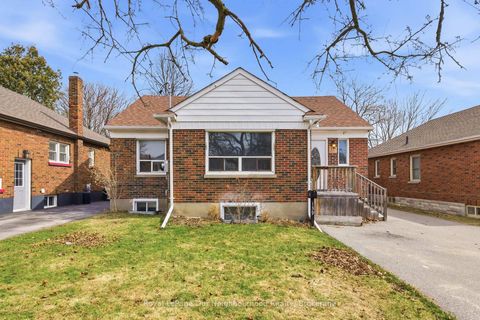 Photo 2 at 139 Central Pk Boulevard S, Central, Oshawa