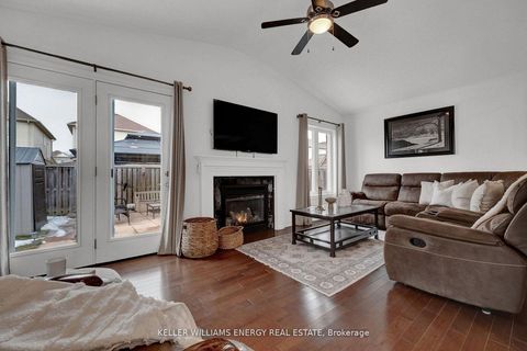 Photo 2 at 1379 Wadebridge Crescent, Eastdale, Oshawa