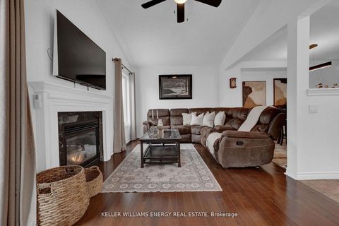 Photo 3 at 1379 Wadebridge Crescent, Eastdale, Oshawa