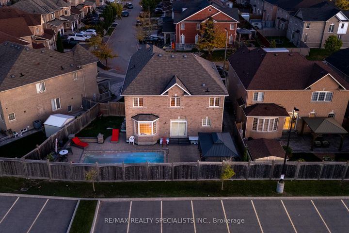 Photo 2 at 95 Heslop Circle, Wellington, Brampton