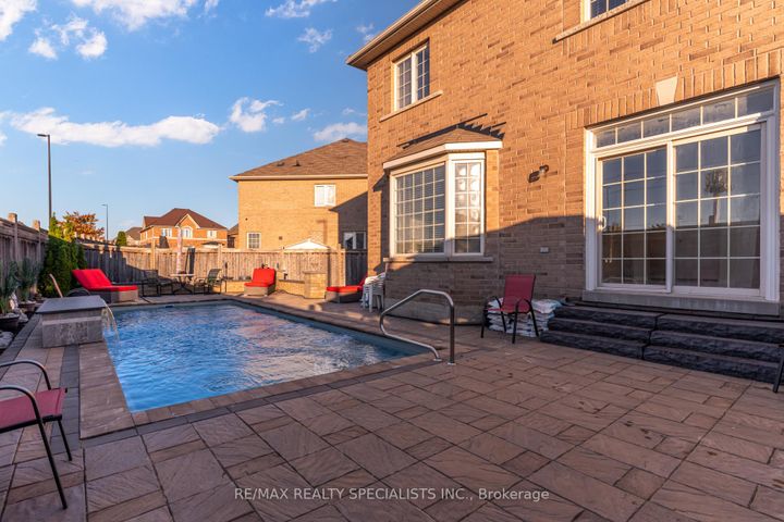 Photo 3 at 95 Heslop Circle, Wellington, Brampton