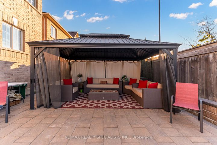 Photo 4 at 95 Heslop Circle, Wellington, Brampton