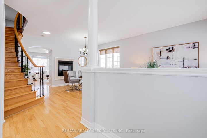 Photo 8 at 95 Heslop Circle, Wellington, Brampton