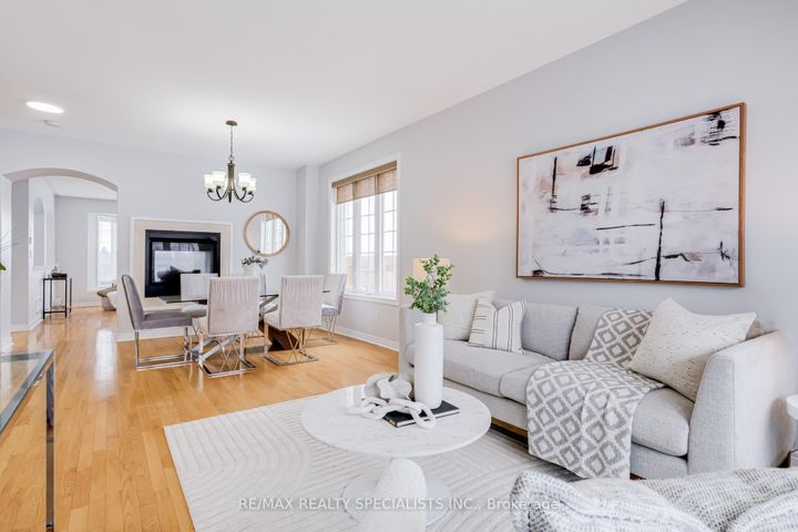 Photo 10 at 95 Heslop Circle, Wellington, Brampton