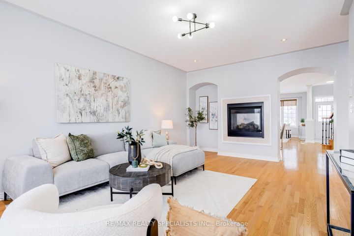 Photo 12 at 95 Heslop Circle, Wellington, Brampton