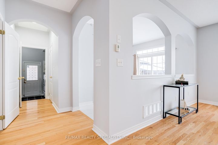 Photo 15 at 95 Heslop Circle, Wellington, Brampton