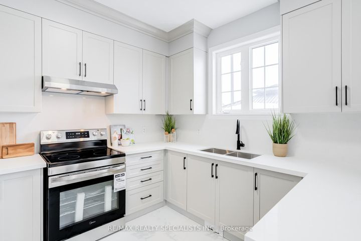 Photo 21 at 95 Heslop Circle, Wellington, Brampton